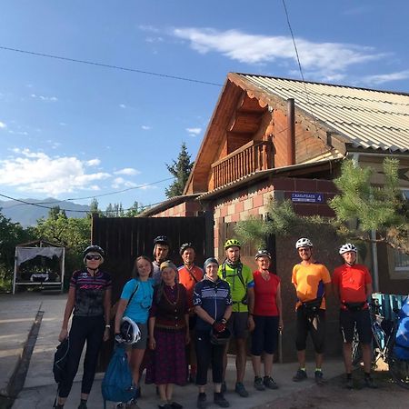 Guesthouse Bermet Tong Ngoại thất bức ảnh