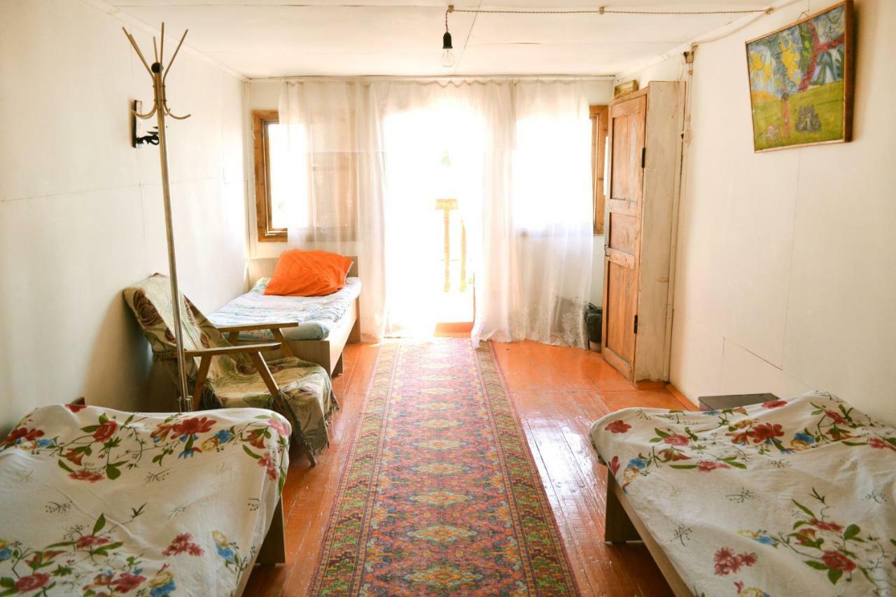 Guesthouse Bermet Tong Ngoại thất bức ảnh