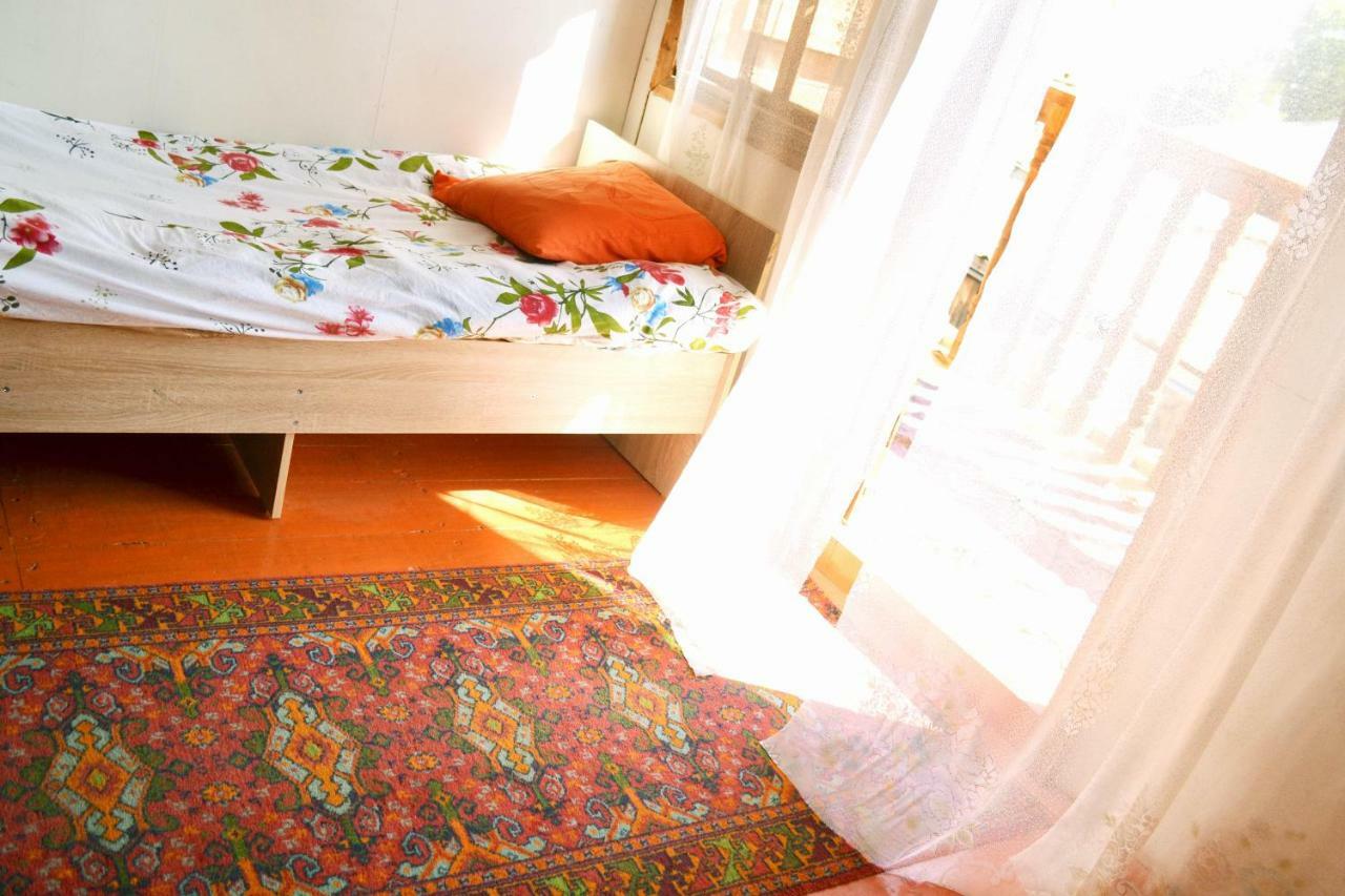 Guesthouse Bermet Tong Ngoại thất bức ảnh